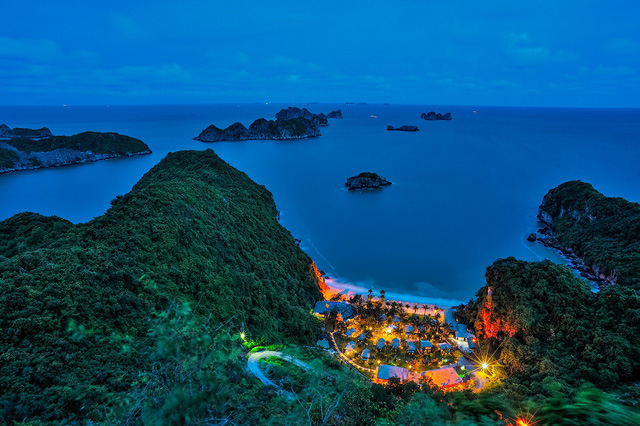 Biển đêm nhìn từ Cát Bà của Nguyễn Hoàng Nam