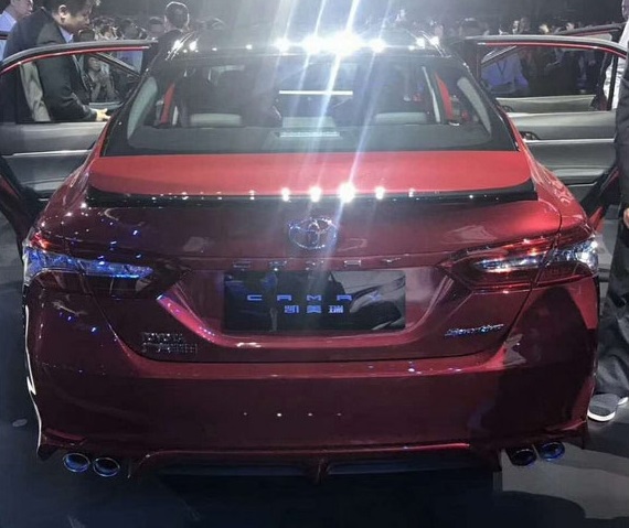 Cụm đèn hậu của Toyota Camry 2018 tại Trung Quốc