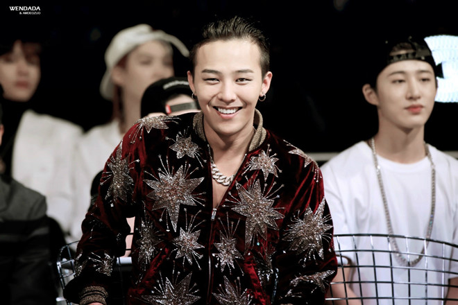 Theo danh sách được chia sẻ trên mạng xã hội, G-Dragon sẽ tham gia lễ trao giải chính. Anh không thể tham dự đêm nhạc tại Việt Nam bởi trong ngày 25/11, Big Bang biểu diễn tại Nhật Bản.
