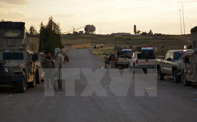 Binh sỹ quân đội Iraq sau khi giành lại một khu vực từ tay IS. (Nguồn: AFP/TTXVN)