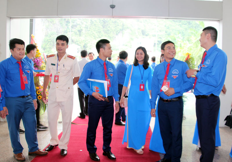 Tại, Trung tâm Tổ chức Hội nghị tỉnh, cán bộ ĐVTN phấn khởi, háo hức chờ đến giờ khai mạc Đại hội Đoàn TNCS Hồ Chí Minh tỉnh Quảng Ninh lần thứ XI.
