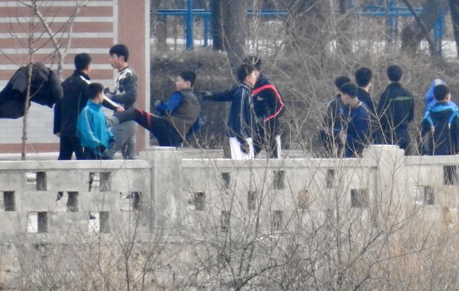 Trẻ em Triều Tiên gần khu vực biên giới với Trung Quốc ngày 1/3. (Nguồn: Yonhap/TTXVN)