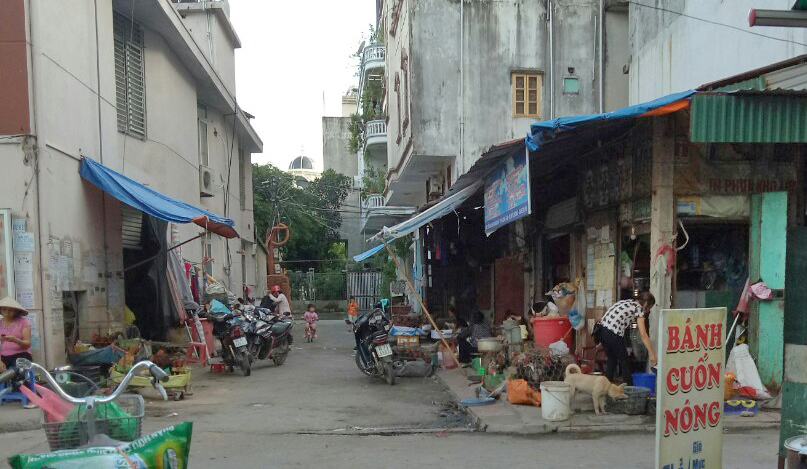 Kinh doanh gia cầm tại khu phố phía sau Chợ cột 3, phường Hồng Hải, TP Hạ Long