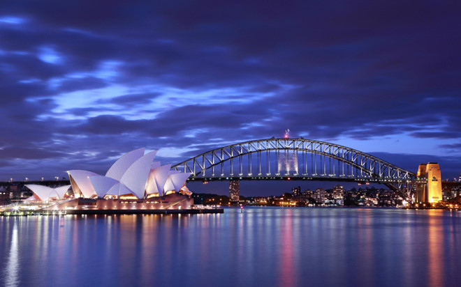 Cùng với nhà hát Con Sò, Sydney Harbour Bridge cũng là địa điểm cần phải ghé thăm khi đến Australia.