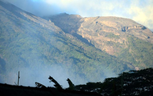 Núi lửa Agung bắt đầu các đợt rung chấn từ tháng 8 vừa qua. (Ảnh: AFP)