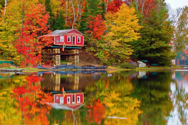 Stowe, Vermont: Stowe được đánh giá là một trong những địa điểm ngắm những rừng cây đổi màu ngoạn mục nhất ở vùng Đông Bắc nước Mỹ, nhất là vào đầu tháng 10. Ảnh: Pallspera