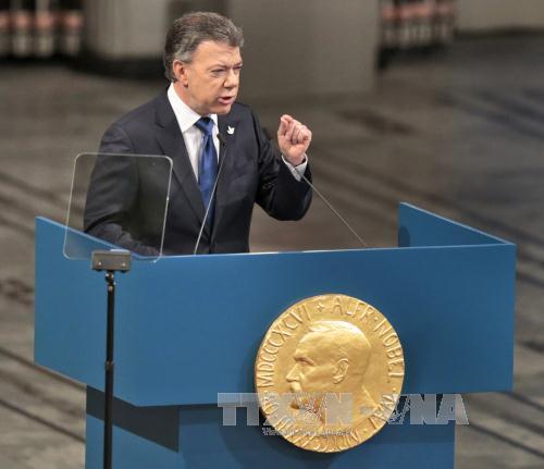 Tổng thống Colombia, Juan Manuel Santos khi ông nhận giải Nobel Hòa bình năm 2016 tại thủ đô Oslo (Na Uy) ngày 10/12. Ảnh: AP/TTXVN