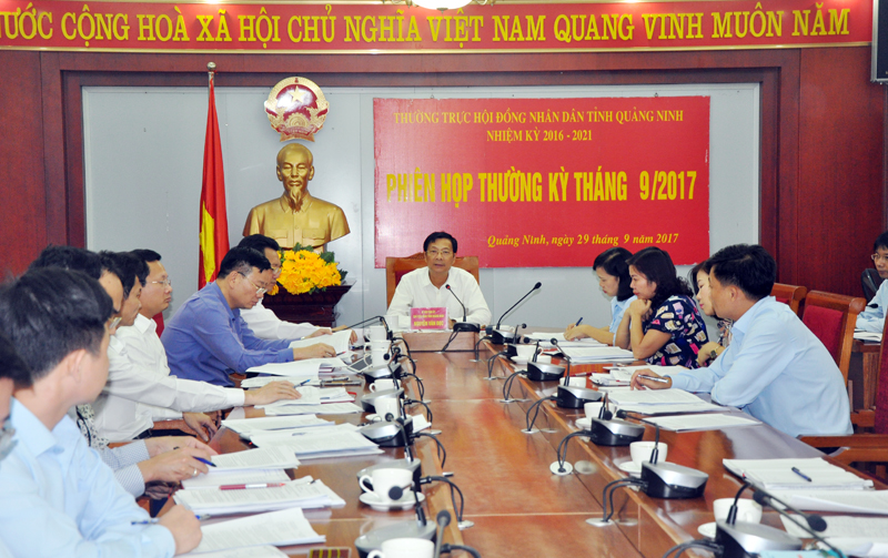 Đồng chí Nguyễn Văn Đọc, Bí thư Tỉnh ủy, Chủ tịch HĐND tỉnh chủ trì  phiên họp. 