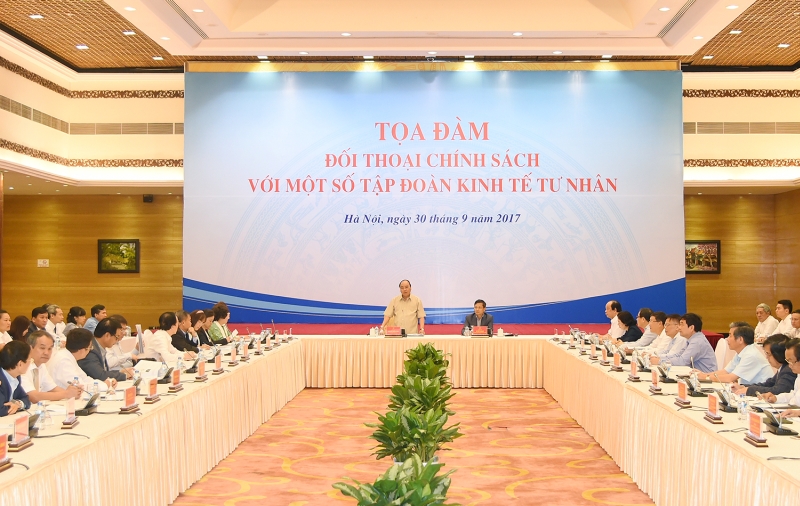 Thủ tướng Nguyễn Xuân Phúc chủ trì tọa đàm với lãnh đạo các tập đoàn, doanh nghiệp tư nhân hàng đầu Việt Nam.