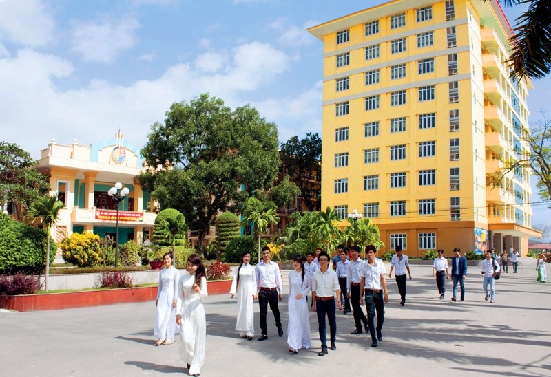 Cơ sở vật chất khang trang, to đẹp, hiện đại của Trường Cao đẳng Công nghiệp và Xây dựng sau 40 năm xây dựng và phát triển.