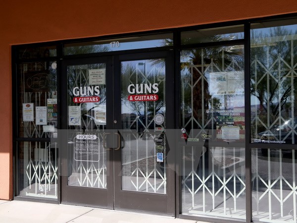 Một cửa hàng súng ở Mesquite, Nevada, nơi đối tượng Stephen Paddock được cho là đã mua vũ khí để tiến hành vụ xả súng tại thành phố Las Vegas. (Nguồn: AFP/TTXVN)
