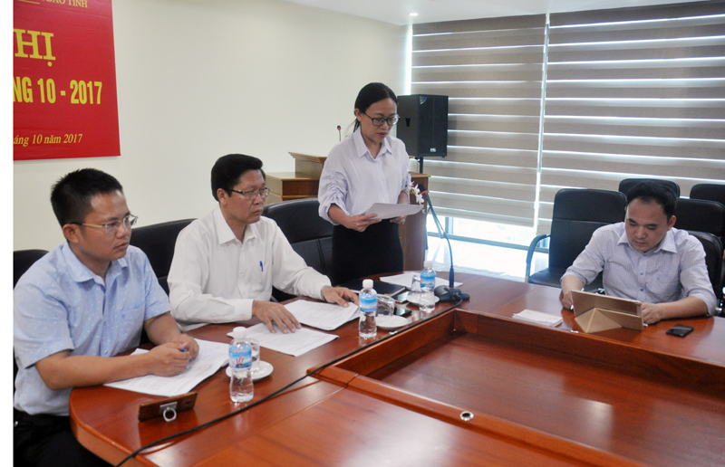 Đồng chí Lê Ngọc Hân, Phó Giám đốc Sở TT-TT thông báo kết quả công tác báo chí trên địa bàn tỉnh trong tháng 9
