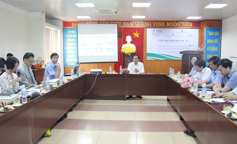 Đồng chí Đặng Huy Hậu, Phó Chủ tịch Thường trực UBND tỉnh phát biểu tại cuộc họp