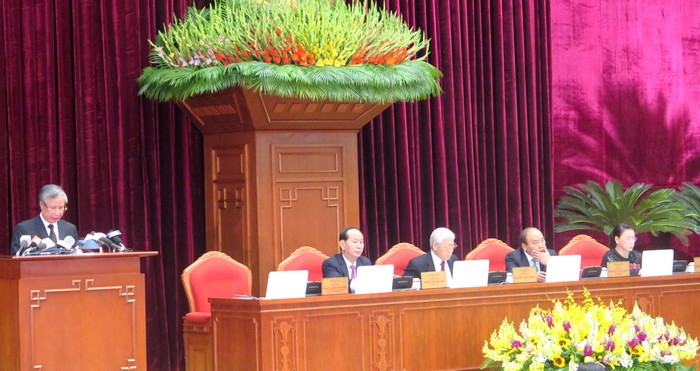 Đồng chí Trần Quốc Vượng trình bày dự thảo chương trình Hội nghị. (Ảnh: HH)
