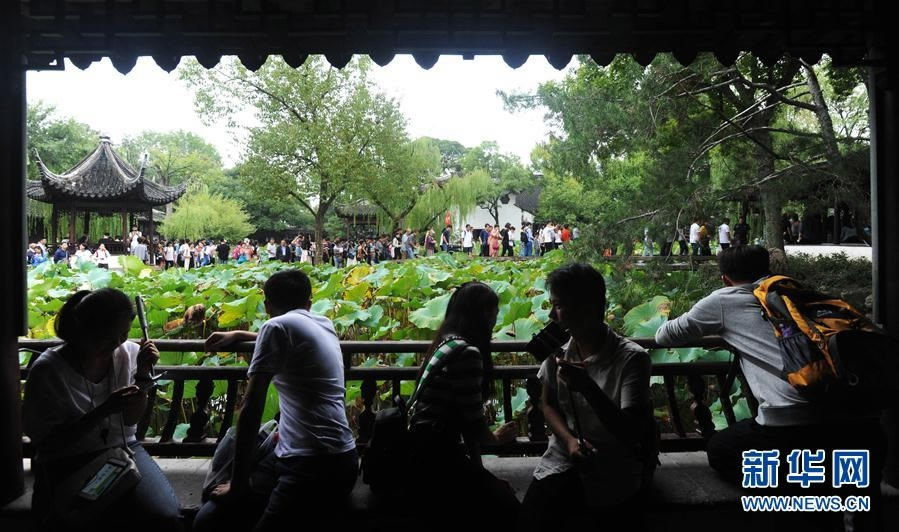 Vườn Tô Châu Viên Lâm có kiến trúc độc đáo, được UNESCO công nhận là Di sản thế giới. Đây là điểm đến nổi tiếng ở nội thành Tô Châu. Ảnh: Xinhua.