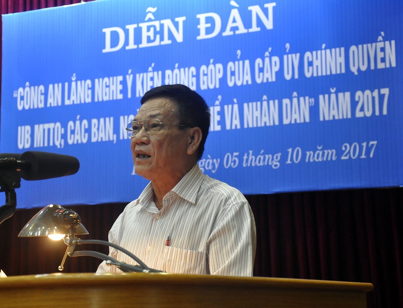 Ông Nguyễn Viết Lom, Bí thư khiêm khu trưởng 2B, phường Cao Thắng phát biểu