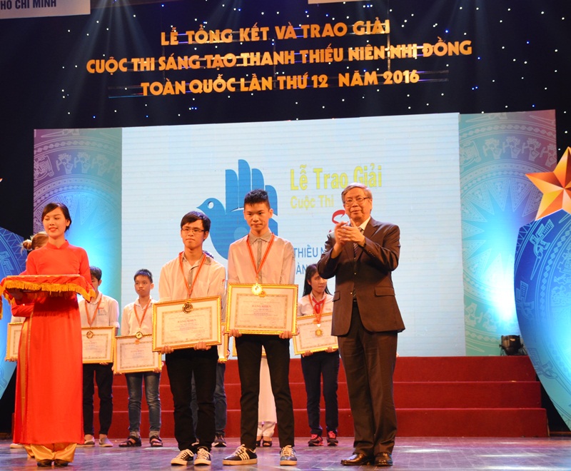 Dự án “Smart Home cho các gia đình nông thôn Việt Nam” do 2 cậu học trò nghèo sáng chế