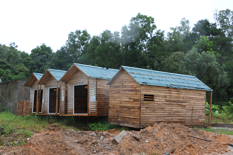 Các căn nhà gỗ ở bãi biển Hồng Vàn đã được di dời về thôn Nam Đồng, xã Đồng Tiến