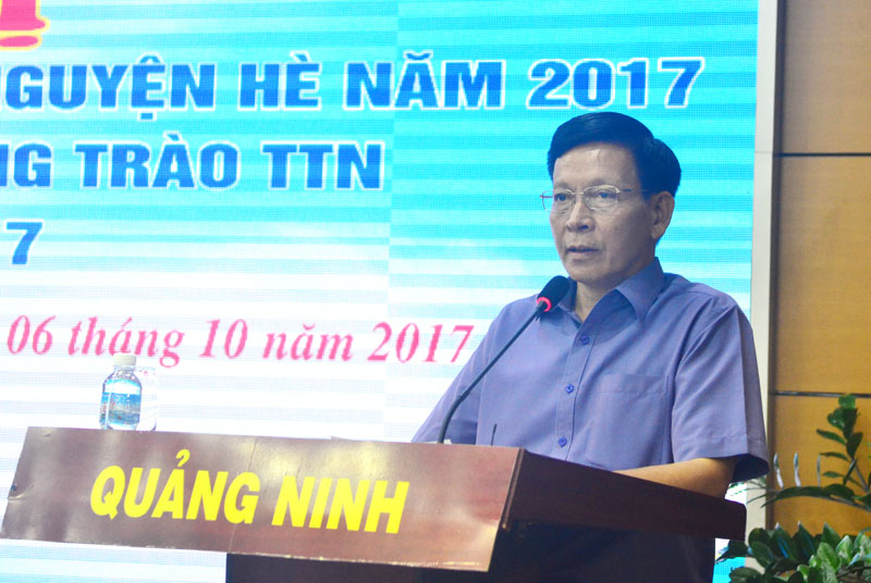 Đồng chí Trần Xuân Cương, Bí thư Đảng ủy Khối các cơ quan tỉnh phát biểu tại hội nghị.