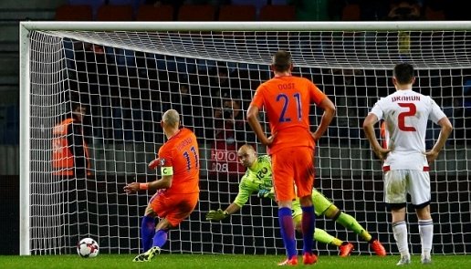 Phút 83, từ pha phạm lỗi đẩy người tròng vòng cấm của hậu vệ bên phía Belarus, Robben thực hiện thành công quả 11m mang lại lợi thế dẫn trước cho Hà Lan.