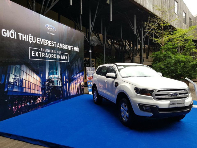 Không lâu sau khi một đại lý miền Bắc đưa ra thông tin Ford Everest phiên bản mới sắp được ra mắt người tiêu dùng Việt Nam, một đại lý miền Nam đã tung ra hàng loạt hình ảnh của mẫu xe này tại buổi lễ giới thiệu nội bộ.