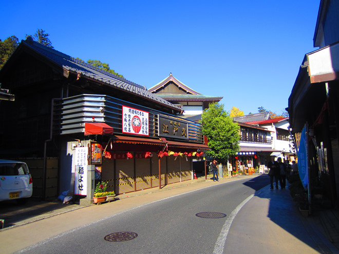 Thành phố Narita thuộc tỉnh Chiba, phía Đông Nam Tokyo mang vẻ đẹp yên bình, cổ kính, rất hợp với những tâm hồn hoài cổ.