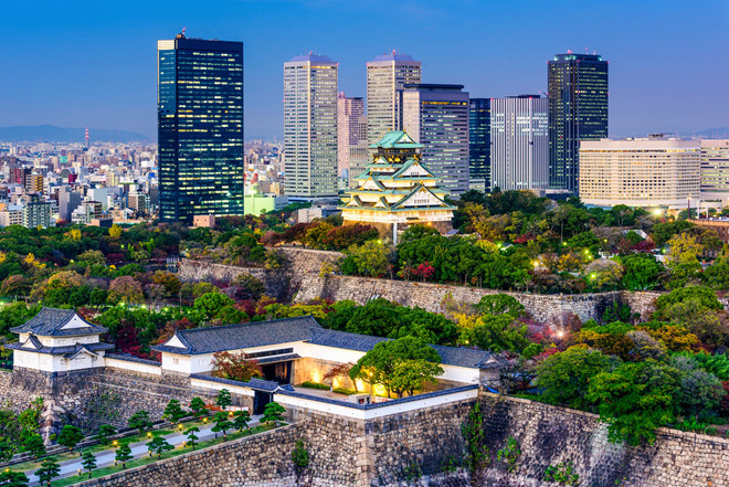 Chuyến hành trình đến Nhật Bản không thể bỏ qua Osaka - một bản nhạc hòa trộn giữa chất cổ xưa và hiện đại. Tuy được mệnh danh là “thành phố ăn chơi” với đầy đủ dịch vụ giải trí, nơi đây vẫn dễ dàng gây thương nhớ cho những tâm hồn lãng mạn bởi cảnh quan và hệ thống đền đài, chùa chiền cổ kính.