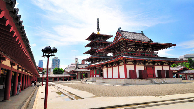 Đền Taiheji là khu đền thờ trứ danh nhất ở Osaka, tương truyền là nơi dừng chân thứ 13 của Phật. Các gia đình Nhật khi có con lên 13 tuổi, vào 2 ngày 13, 14 tháng 3 hàng năm thường dẫn con đến viếng vùng đất thánh để được phù hộ.