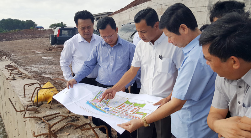 Đoàn giám sát kiểm tra tiến độ thi công Cầu phao tạm tại km3+4, phường Hải Yên