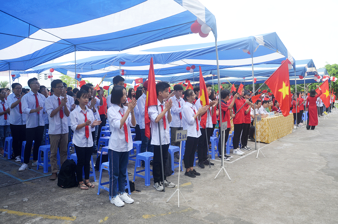 Học sinh Trường THCS&THPT Lê Thánh Tông (TP Hạ Long)