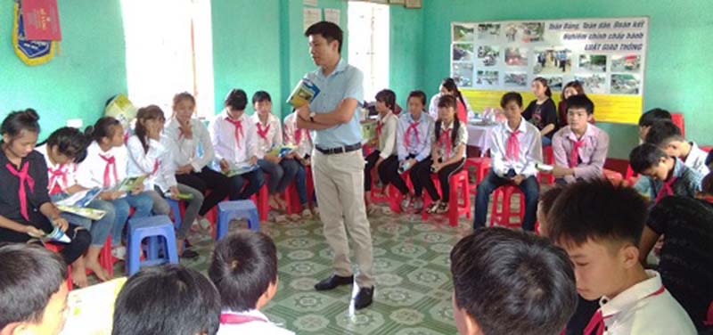 Tuyên truyền phòng chống cán bộ của Trung tâm phòng, chống HIV/AIDS của tỉnh Quảng Ninh đã tổ chức tuyên truyền cho học sinh trường THCS Quảng Lâm trung tuần tháng 9 năm 2017.,