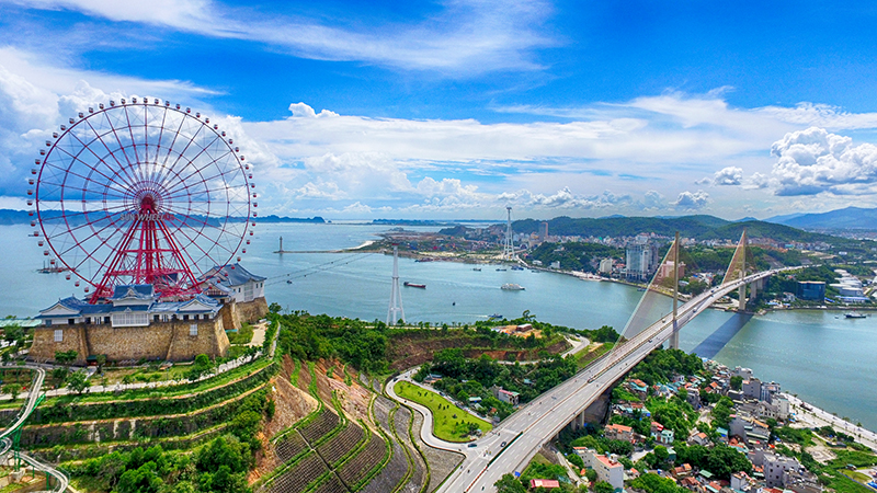 Quảng Ninh đang thực hiện mục tiêu trở thành tỉnh có cơ cấu kinh tế dịch vụ- công nghiệp vào năm 2020.