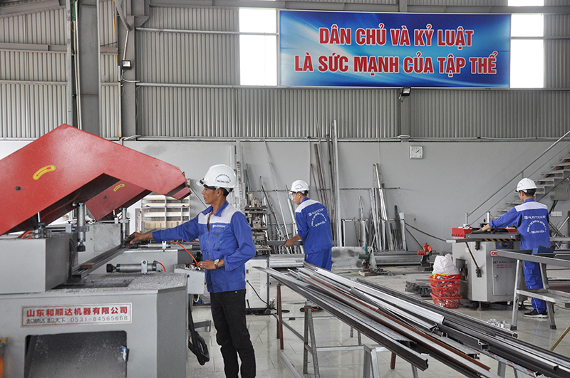Sản xuất cơ khí tại Công ty CP sản xuất cơ khí và thương mại Trường Yến, TX Đông Triều.