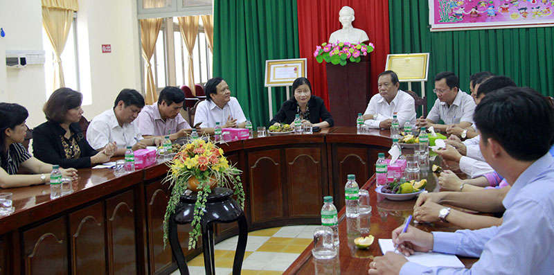 Đoàn công tác của Tỉnh ủy Quảng Ninh thăm và làm việc với Ban Biên tập Báo Vĩnh Long.