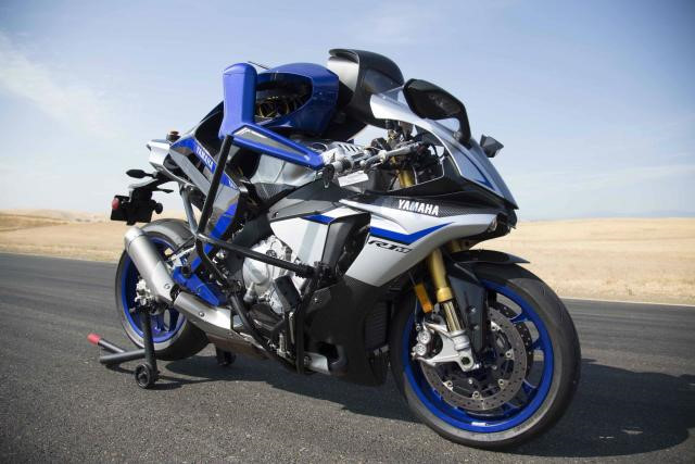 Yamaha MOTOBOT xuất hiện lần đầu năm 2015, có khả năng giữ thăng bằng và điều khiển xe ở tốc độ cao.