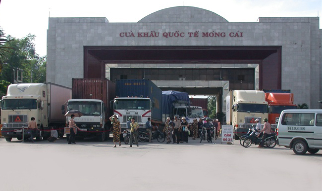 Hoạt động giao thương tại cửa khẩu Móng Cái (Quảng Ninh)