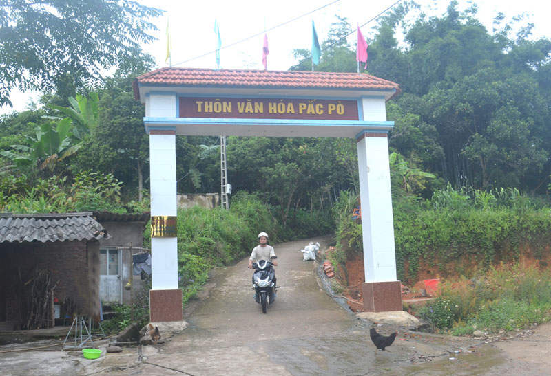 Cổng chào thôn Pắc Pò, đây là cổng chào thôn đầu tiên của Đồng Tâm được hoàn thành từ xã hội hóa  