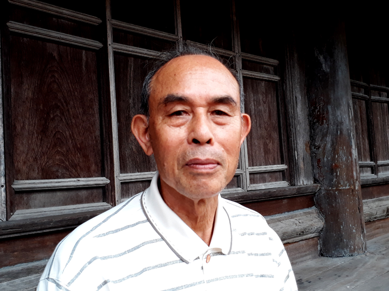 Oong Nguyễn Giao Tế, Trưởng ban liên lạc cựu giáo viên, học sinh Trường Tiểu học Trà Cổ là người nắm khá rõ về lịch sử ngôi trường do cụ Bùi Văn Chu xây dựng.