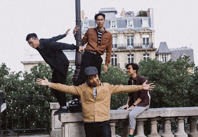 Ngọt Band được yêu thích bởi những bài hát như Cho tôi đi theo với, Em dạo này.