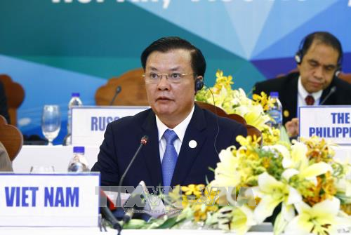 Bộ trưởng Bộ Tài chính Đinh Tiến Dũng, Chủ tịch FMM 2017 chủ trì Họp báo quốc tế về kết quả tiến trình Hội nghị Bộ trưởng Tài chính APEC 2017, chiều 21/10. Ảnh: An Đăng/TTXVN