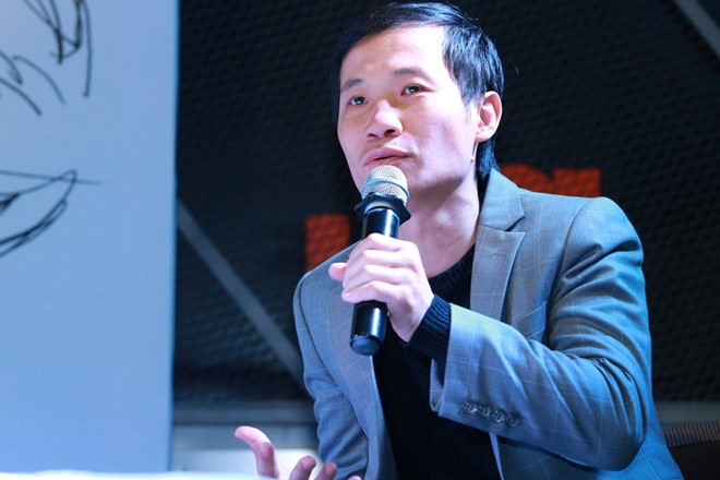 Nhạc sĩ Nguyễn Quang Long là một trong những nhà phê bình âm nhạc có tiếng. Anh là dân lý luận âm nhạc của Học viện Âm nhạc Quốc gia Việt Nam, từng là Phó ban biên tập Nhà Xuất bản Âm nhạc.
