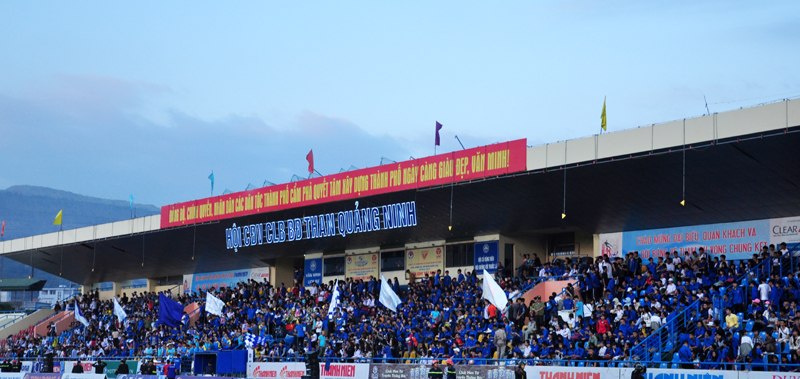Các cổ động viên của Than Quảng Ninh đang hi vọng đội bóng sẽ hoàn thành mục tiêu lọt vào top 3 mùa giải năm nay.