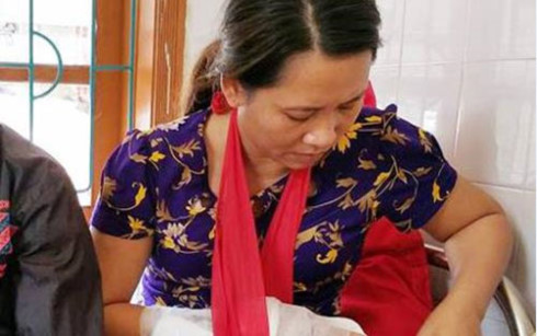 Chị Trần Thanh Hải sau khi được sơ cứu. (ảnh: SKĐS)