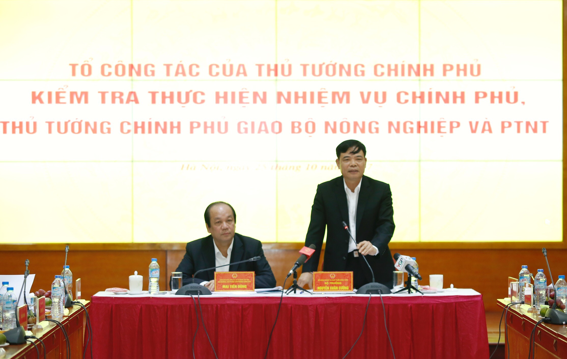 Bộ trưởng Bộ NN&PTNT Nguyễn Xuân Cường phát biểu tại buổi làm việc. Ảnh: VGP/Nhật Bắc