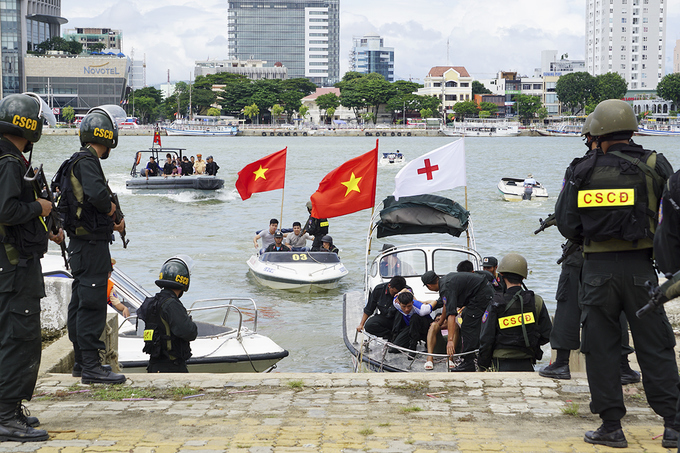 Trung tâm cấp cứu 115 Đà Nẵng cùng các lực lượng diễn tập giải cứu con tin