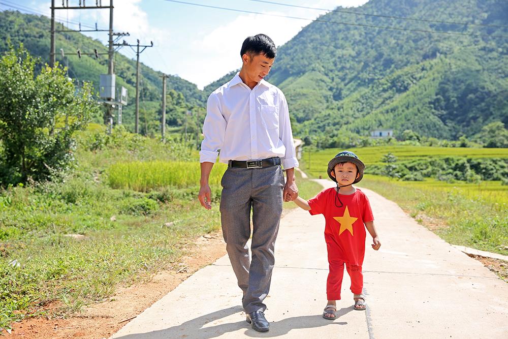 Lỷ A Tài là Bí thư Chi bộ kiêm Trưởng thôn trẻ nhất tỉnh Quảng Ninh