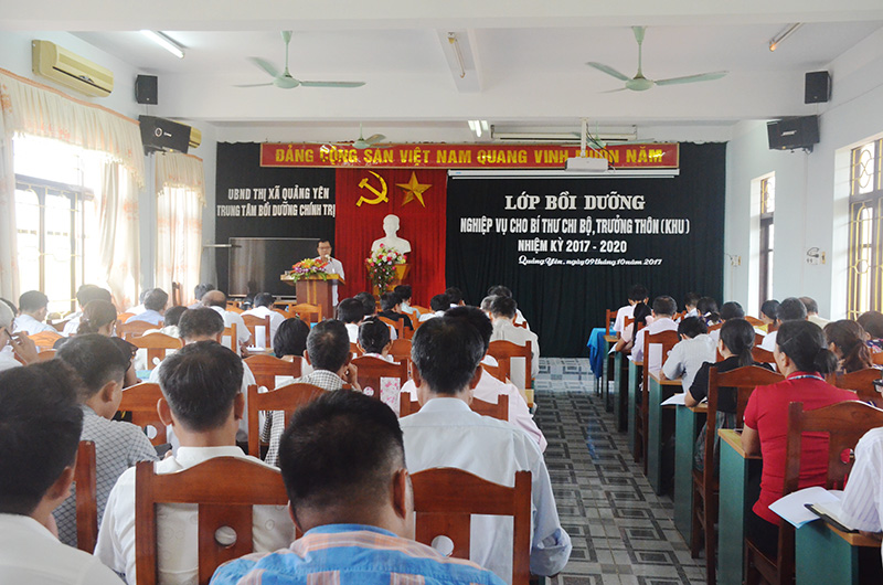 TX Quảng Yên tổ chức lớp bồi dưỡng nghiệp vụ cho đội ngũ bí thư chi bộ kiêm trưởng thôn, khu (tháng 10-2017)