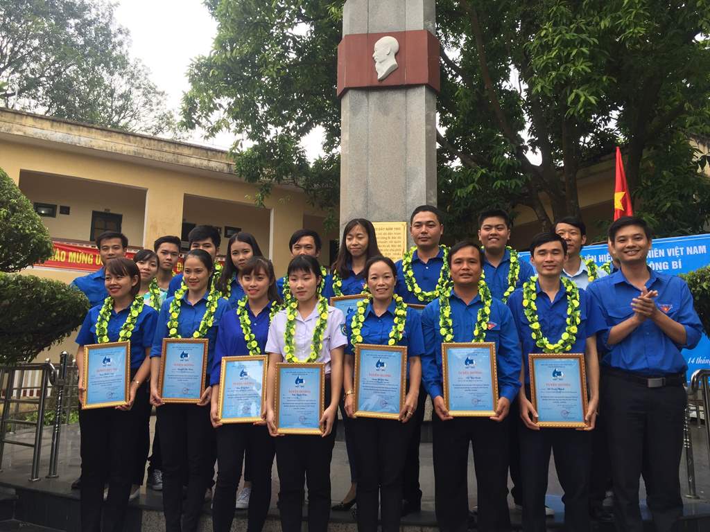 BTV Thành đoàn Uông Bí tuyên dương những thủ lĩnh đoàn ở các xã, phường có thành tích xuất sắc trong công tác Đoàn năm 2017