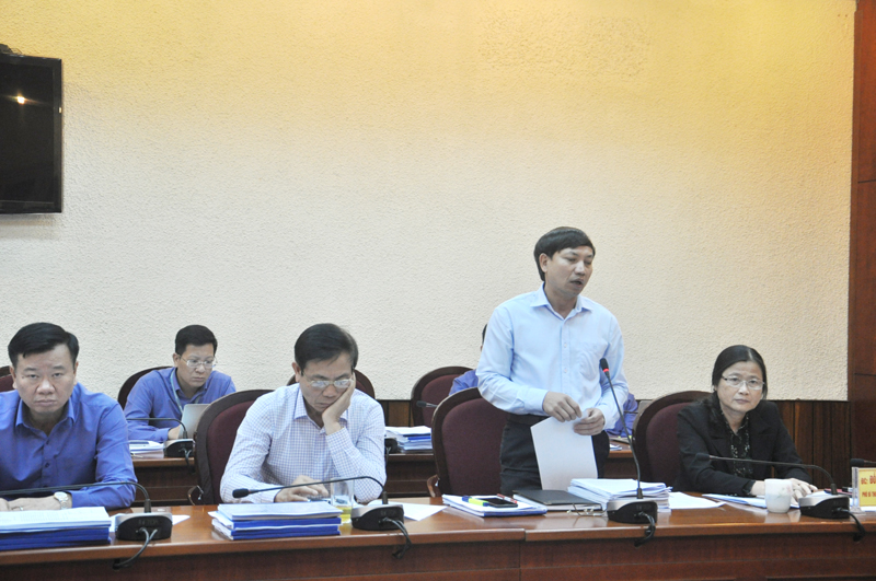 Đồng chí Nguyễn Xuân Ký, Phó Chủ tịch Thường trực HĐND tỉnh phát biểu tại cuộc họp.