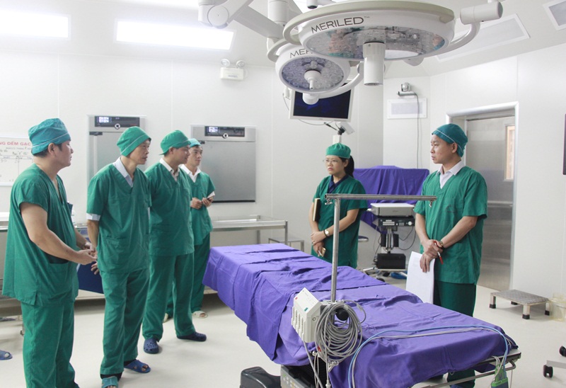 Trung tâm Phẫu thuật và Can thiệp mạch, Bệnh viện Đa khoa Quảng Ninh được trang bị hệ thống phòng sạch và các trang thiết bị hiện đại phục vụ thực hiện kỹ thuật cao về tim mạch. Ảnh: Nguyễn Hoa